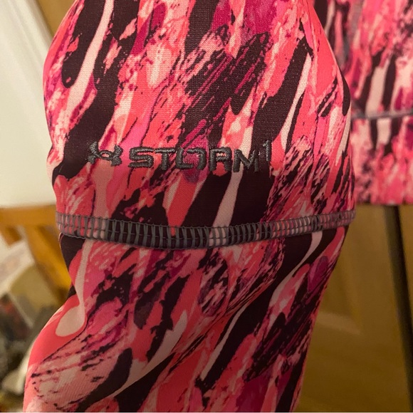 Large pink and black Under Armour hoodie - Picture 3 of 4